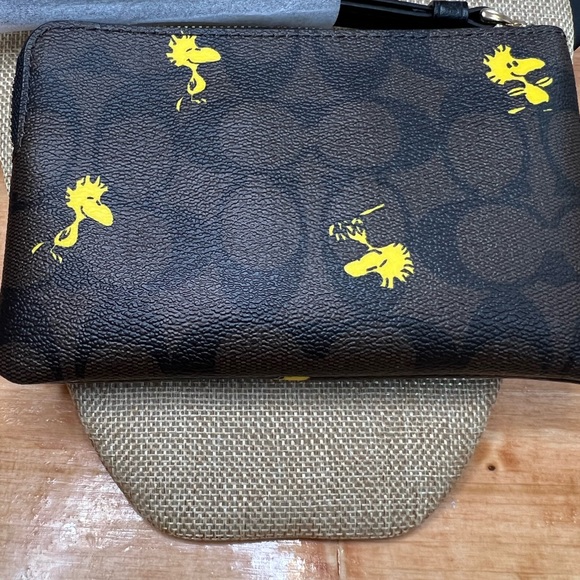 COACH LimitedEdition wristlet & BathBody set BASKET BUNDLE w/pompom & Woodstock! - Picture 10 of 12